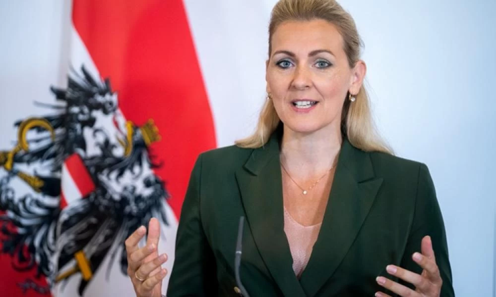 Αυστρία: Σάλος μεγατόνων με την λογοκλοπή της υπουργού Εργασίας